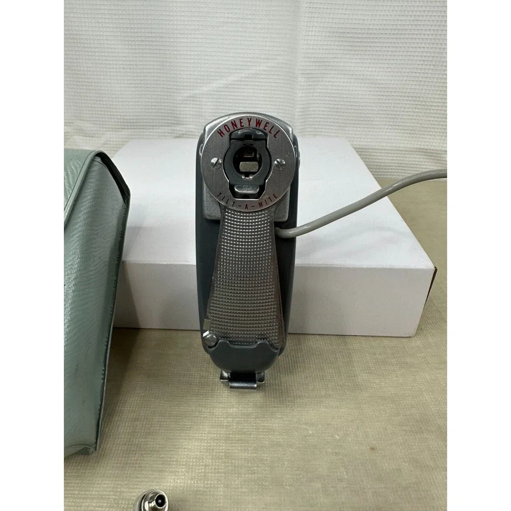 Honeywell Vintage Tilt-A-Mite Collapsible Camera Flash w/Case